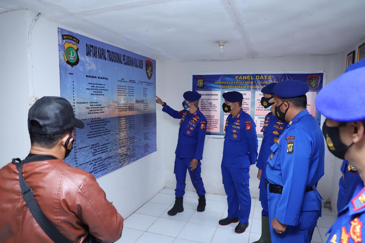 “Jelang Tahun Baru, Dirpolair Korpolairud Baharkam Polri Cek Pengamanan Pelabuhan Penyebrangan.”