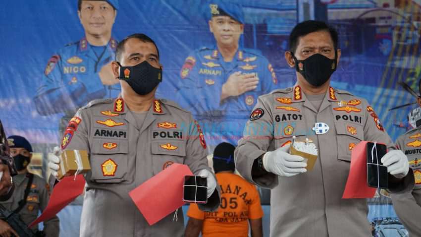Ditpolairud Polda Jatim Ringkus 2 Tersangka Jual Beli Bom Ikan