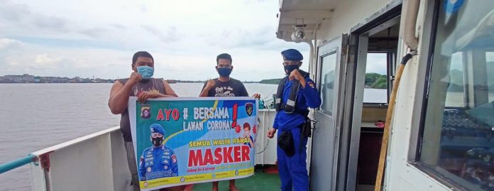 COVID-19 MUSUH KITA BERSAMA, KAPAL POLISI XVIII-1005 DITPOLAIRUD IMBAU CREW KAPAL GUNAKAN MASKER