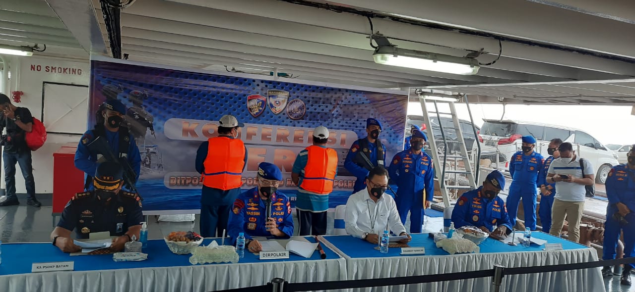 Kapal Polisi Bisma – 8001, Ditpolair Korpolairud Baharkam Polri tangkap  2 Kapal Ikan Asing (KIA) di Laut Natuna.