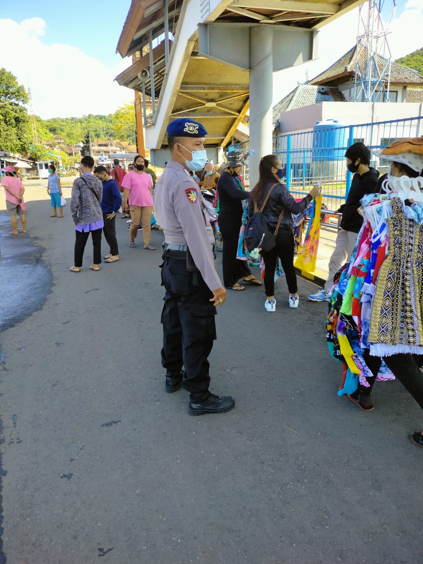 Personel Sat Polair Polres Jaga Situasi Kamtibmas DI Kawasan Pelabuhan Padangbai, Melalui Pemeriksaan Rutin Terpadu Antar Instansi