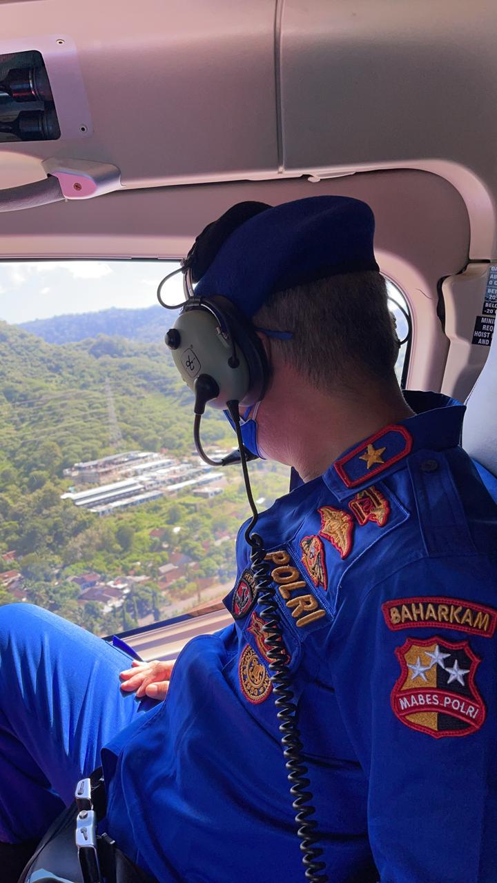 Korpolairud Baharkam Polri kirim pesawat Beechcraft dan Helikopter dalam bantu pencarian korban kecelakaan KMP Yunicee diselat Bali