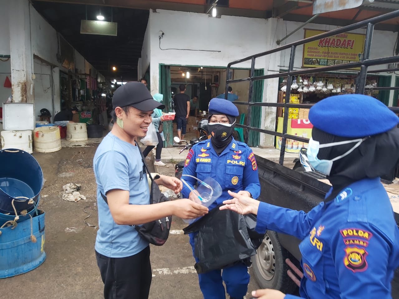 Pol Airud Polda Jambi Sosialisasi PPKM di Pinggiran Sungai Batanghari
