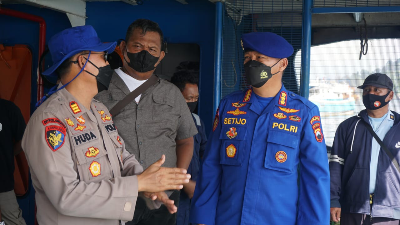 Dirpolairud Polda Jateng Pimpin SAR KM Pengayoman IV Di Perairan Cilacap