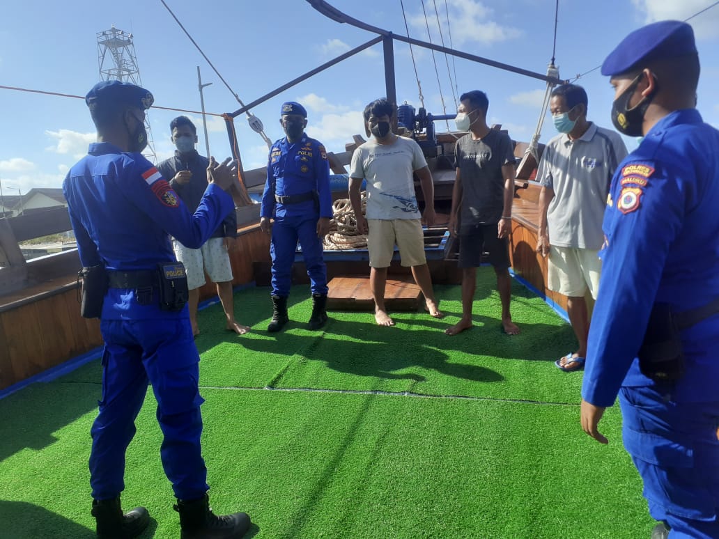Sat Polairud Polres Tanimbar Patroli Sambang pada ABK dan Nakhoda KML Mola-Mola 01