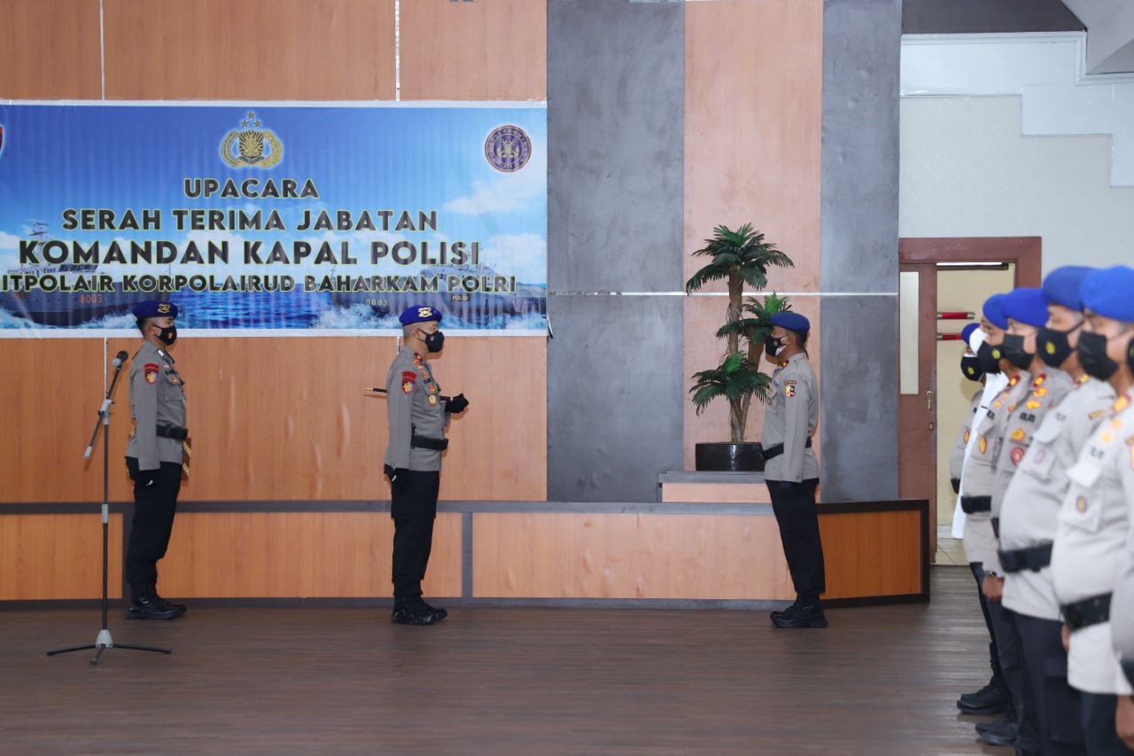 Dirpolair Korpolairud Baharkam Polri Pimpin Sertijab para Komandan Kapal Polisi, di Gedung Widodo Budidarmo
