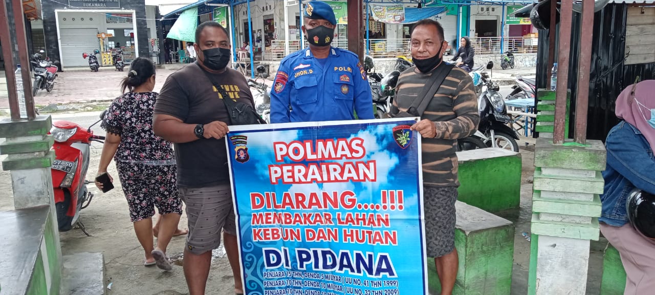 Dalam Rangka Upaya Cegah Karhutla, Personel Satpolairud Sukamara Sampaikan Bahaya Dan Sanksi Karhutla Kepada Warga
