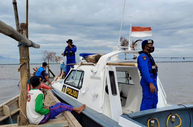 Polairud Terus Sisir Tlocor untuk Cari Nelayan yang Tenggelam