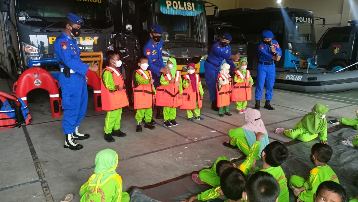 Siswa TK ABA Gading Lumbung Bantul Kunjungi Markas Dit Polairud Polda DIY