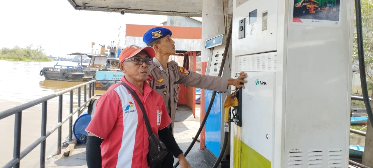 PATROLI SAT POLAIR CEK DOKUMEN KAPAL YANG MELINTAS DI DAS MAPAM SUKAMARA
