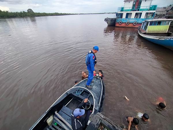 Tak Takut Ancaman Buaya, Polisi Ingatkan Anak-Anak Mandi di Sungai Mentay