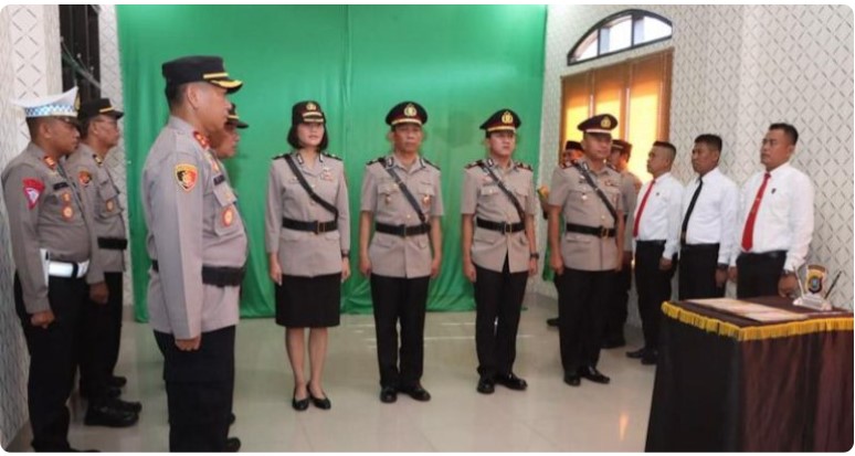 Kapolresta Kendari Pimpin Langsung Sartijab Satu Kapolsek Dan Dua Kabag