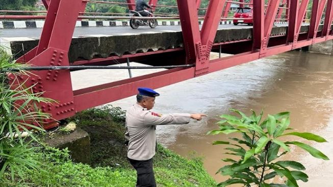 Siaga Banjir, Satpolairud Polres Purwakarta Lakukan Ini