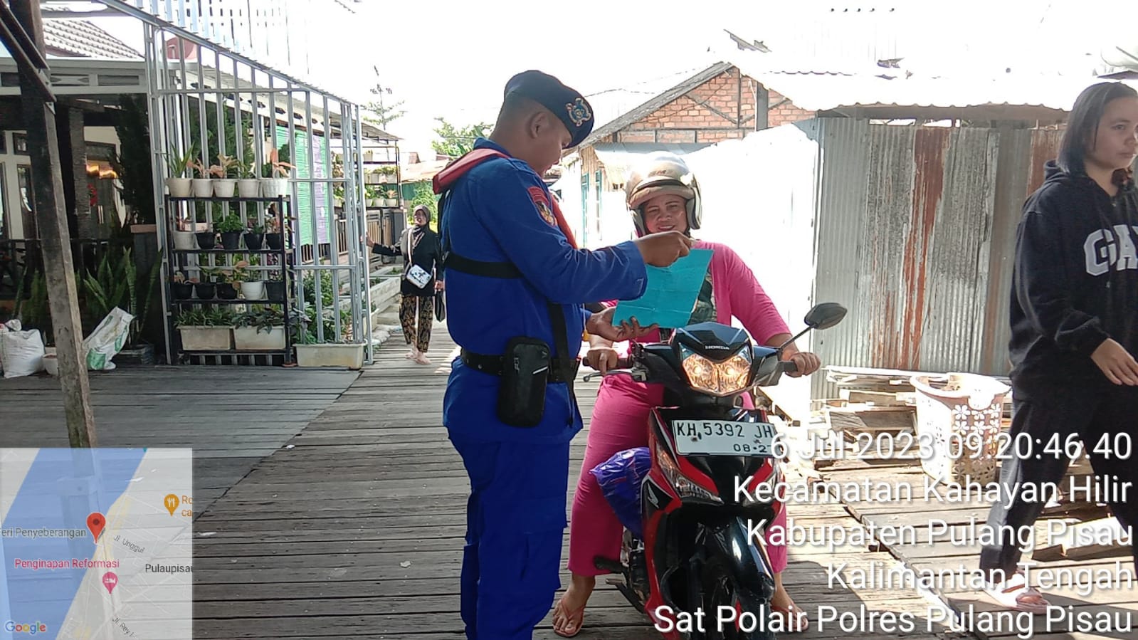 personel Sat polairud Polres Pulang Pisau Sosialisasi Maklumat Kapolda Kalteng Tentang Larangan Karhutla