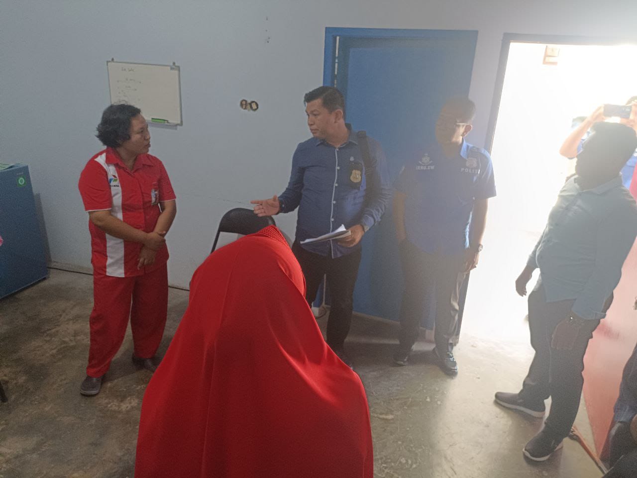 KEMBANGKAN KASUS REKOM BBM PALSU, POLAIRUD GORONTALO GELEDAH SPBU BILUNGALA
