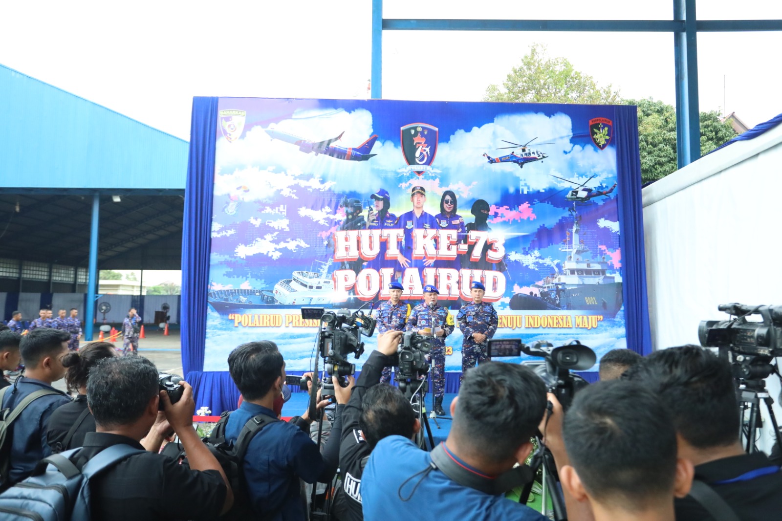 Puncak Acara , Kabaharkam Polri Komisaris Jenderal Polisi Dr. H. Mohammad Fadil Imran, M.Si. pimpin langsung Syukuran HUT ke- 73 Polairud Tahun 2023.