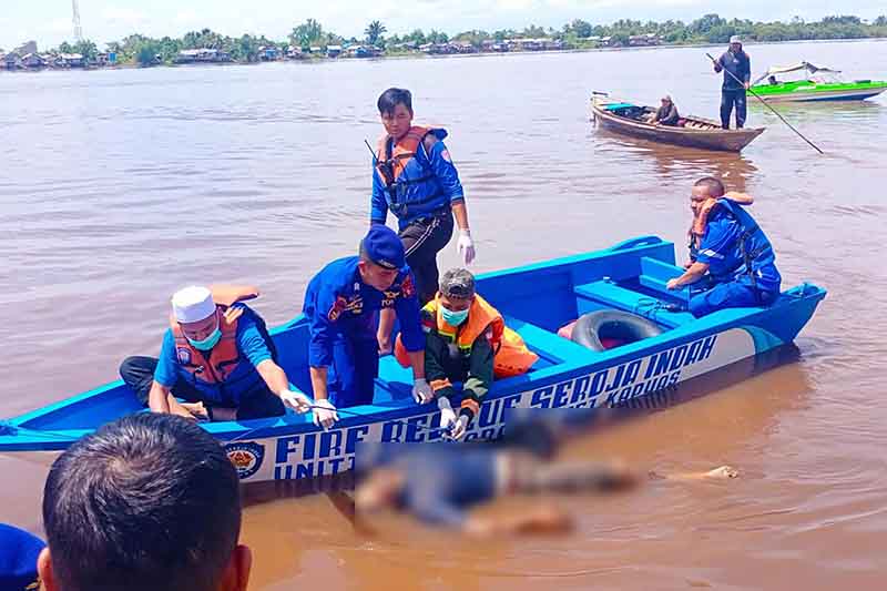 Mayat Mengapung di Bawah Jembatan Pulau Telo