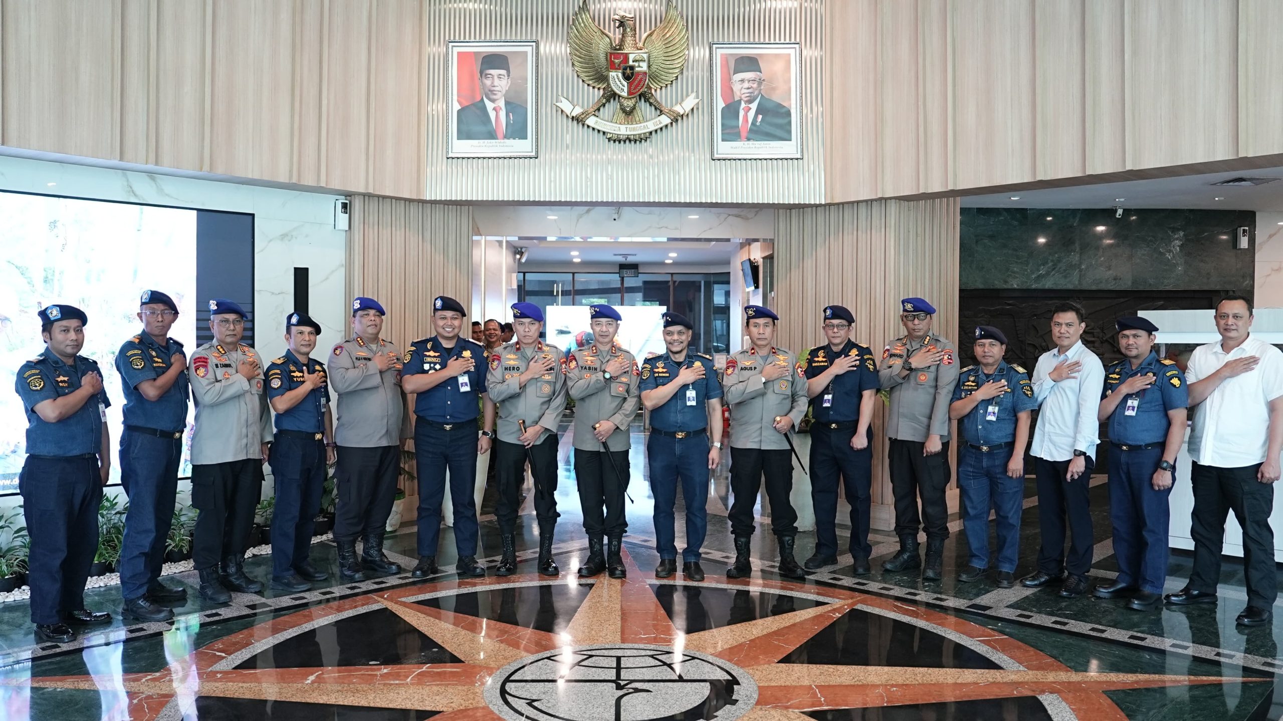 Kunjungi KPLP, Kakorpolairud laksanakan _Courtesy Call_ dan Bahas Kerja Sama Penegakan Hukum Perairan dan Penanganan Kecelakaan Kapal.