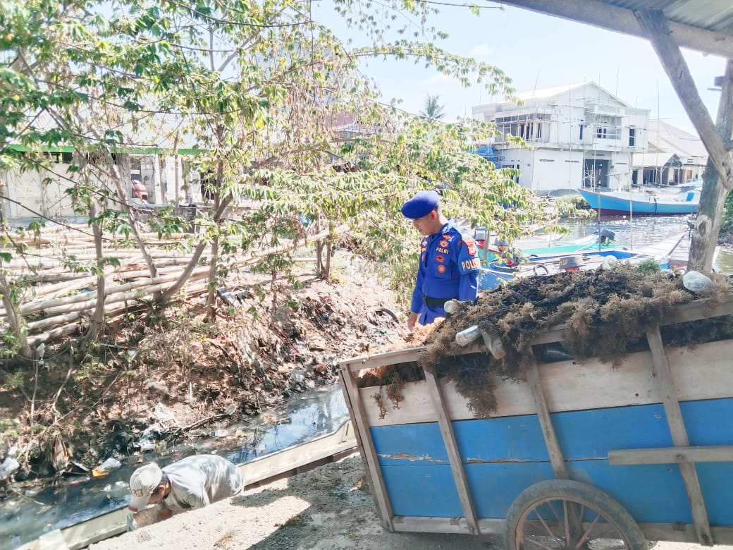 Kasubdit Binmas Air Satpolairud Polres Bone Kunjungi Petani Rumput Laut, Ini Himbauan Yang Disamapaikan