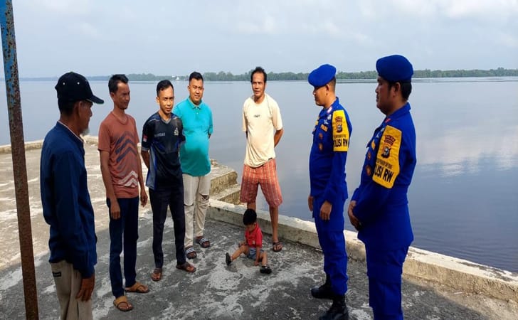 Cuaca Tak Menentu, Polairud Polda Riau Patroli Perairan Di Sungai Guntung