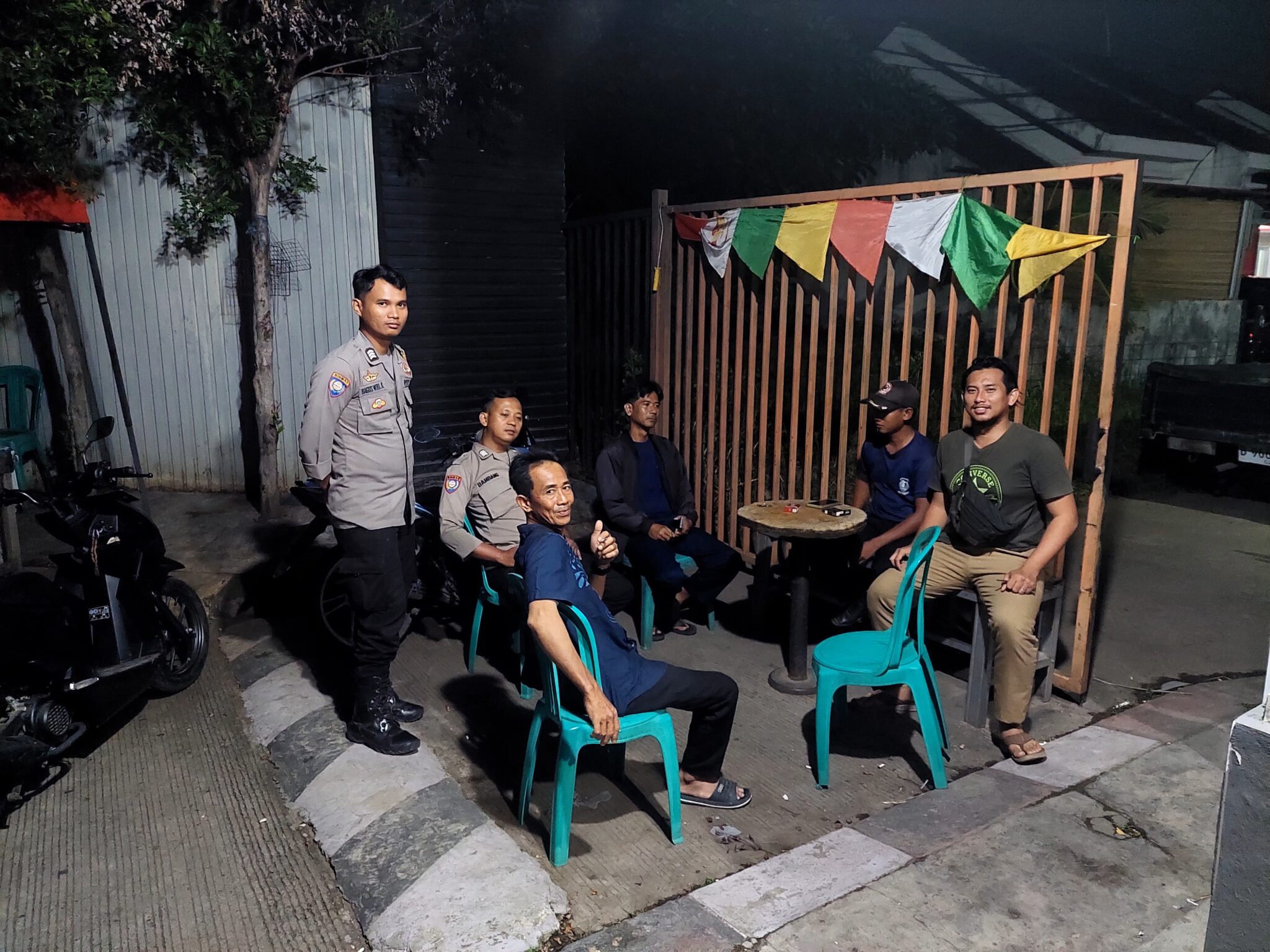 Kunjungan Malam, Upaya Bhabinkamtibmas Polsek Bojonegara Polres Cilegon Polda Banten Amankan Lingkungan