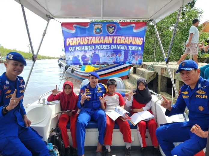 Bantu Minat Baca Anak di Pulau, Satpolair Polres Bangka Tengah dirikan Perpustakaan Terapung