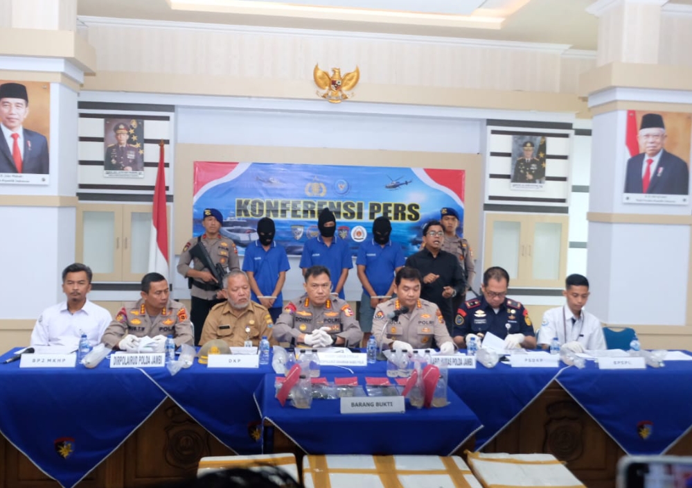 Tim Gabungan Ditpolairud Polda Jambi dan Korpolairud Baharkam Polri Gagalkan Pengiriman Baby Lobster Senilai 25 Milyar