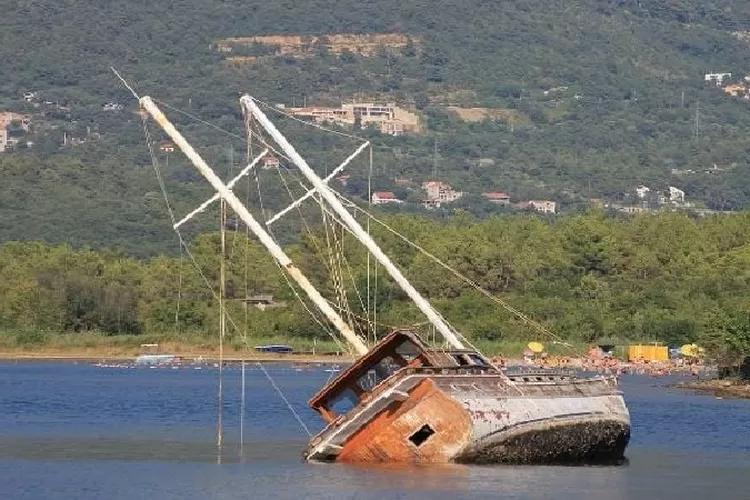 Polairud Amankan Sejumlah WNA Yang Terdampar Dipesisir Pantai Sukabumi