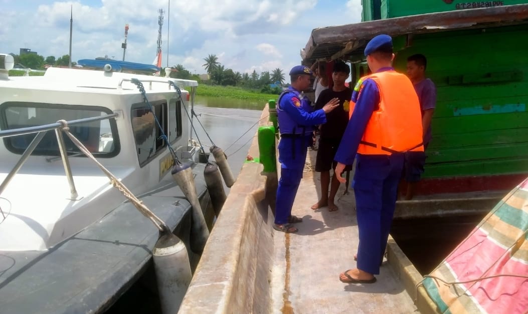 Sat Polairud Polres Tanjung Balai Kejar dan Hentikan Kapal Tanpa Nama