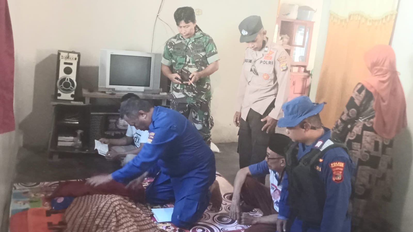 Satpolairud Polres Tanggamus Identifikasi Korban Tenggelam di Pantai Limau