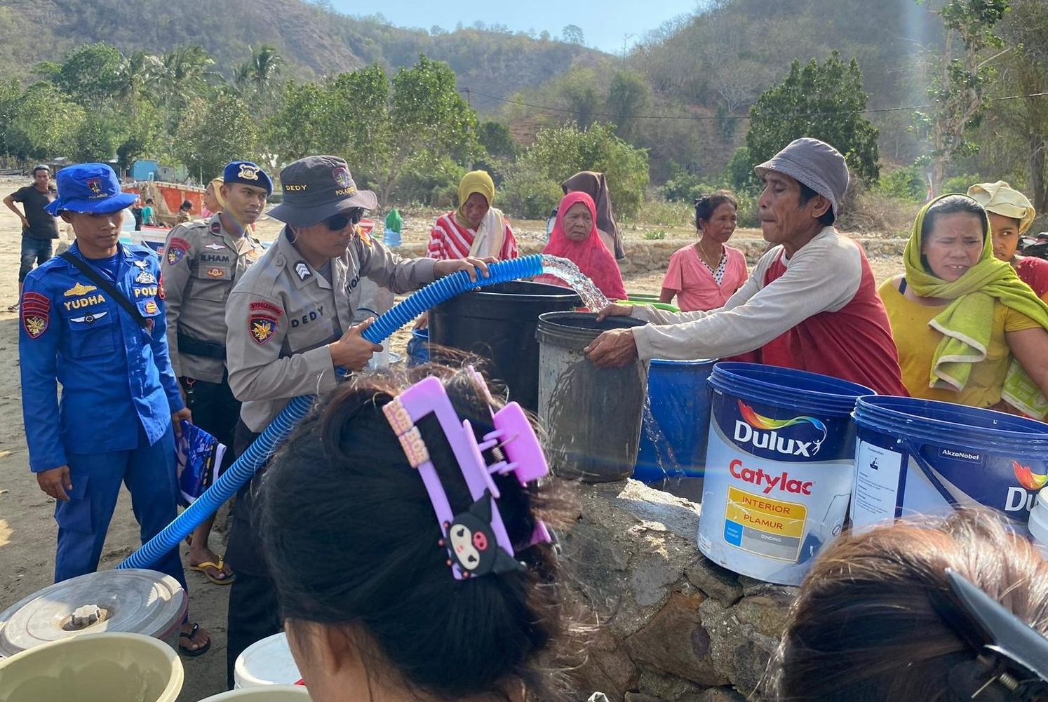 Polairud Polda NTB Bantu Atasi Kekeringan di Sekotong Lombok Barat