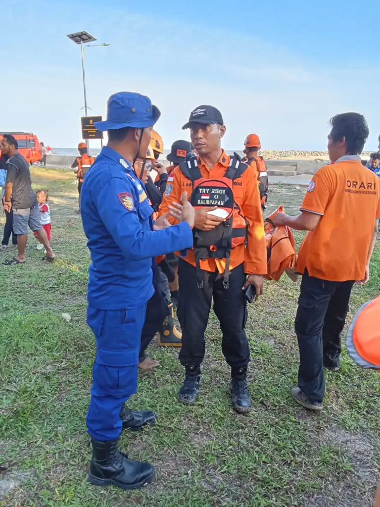Satuan Polairud Bersama Polsek Timur Evakuasi Korban Tenggelam di Pantai Manggar