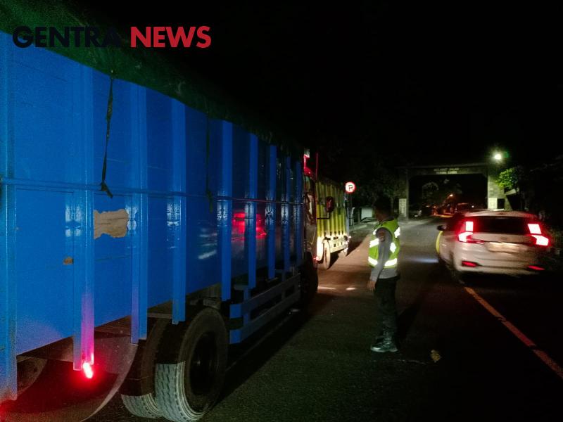 Sat Polairud Blue Light Patrol Menjaga Keamanan dan Kelancaran Lalin di Kawasan Obyek Wisata