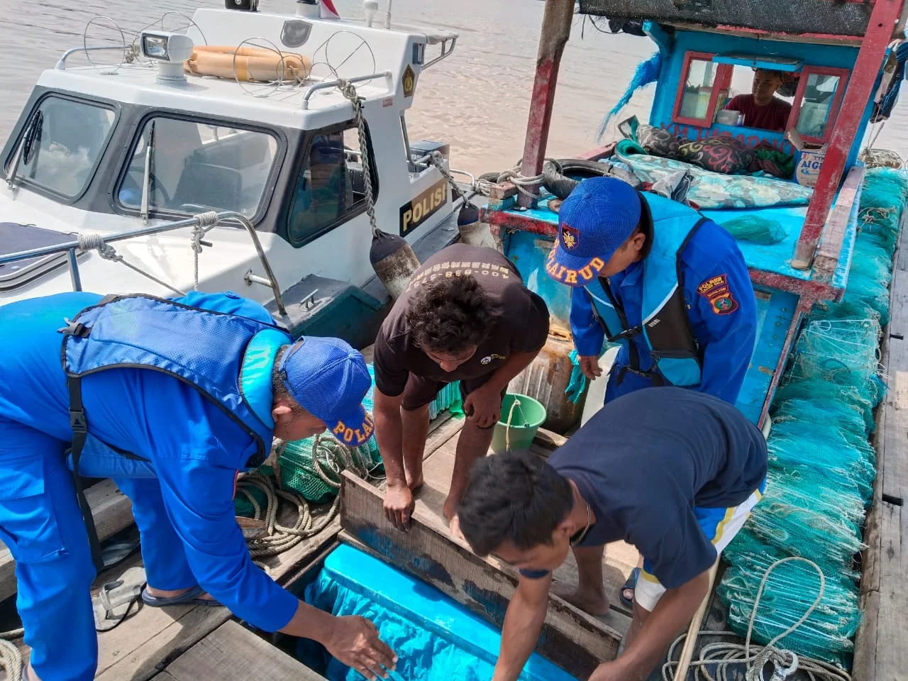Antisipasi Kapal Membawa Barang Ilegal, Sat Polairud Polres Tanjung Balai Kejar Kapal Yang Menuju Tanjung Balai Dan Lakukan Pemeriksaan