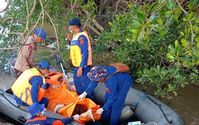 Penemuan Mayat Perempuan Mengapung di Desa Bendar Juwana, Polisi Sebut Identitas Belum Diketahui