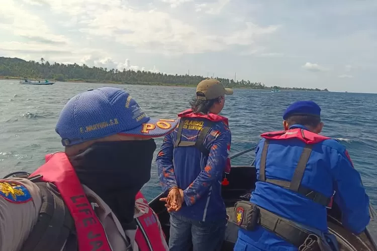 Sisir Perairan Selat Bali Sejauh 11 Kilometer dari Lokasi Hilang Nelayan Paser Ikan, Pencarian Hari Kedua Tim SAR Gabungan Belum Membuahkan Hasil
