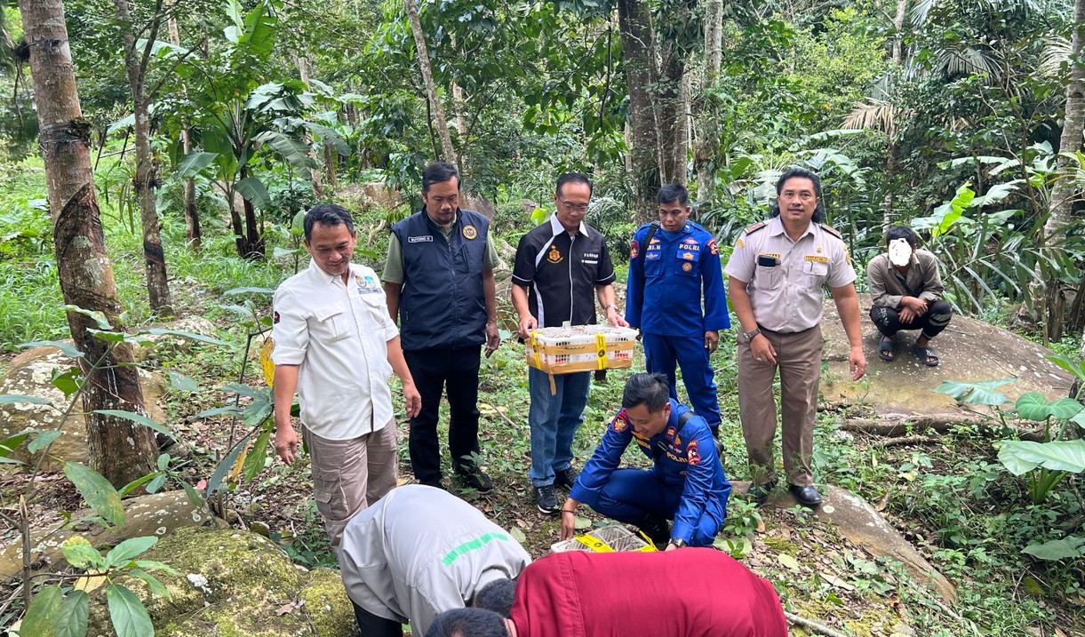 “Kapal Polisi Parkit– 3004 Gagalkan Penyelundupan 132 Burung Dilindungi di Pelabuhan Bakauheni”