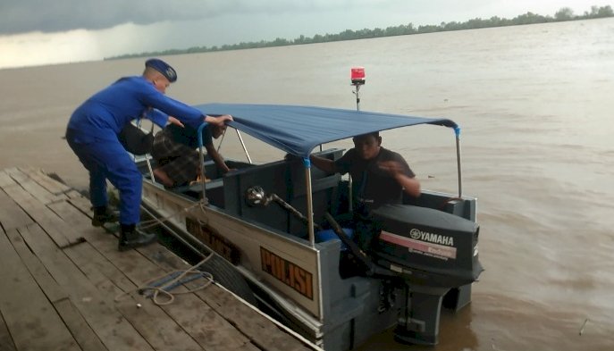 Ambulance Apung Ditpolairud Polda Sumsel Kembali Beraksi, Evakuasi Pasien di Perairan Upang