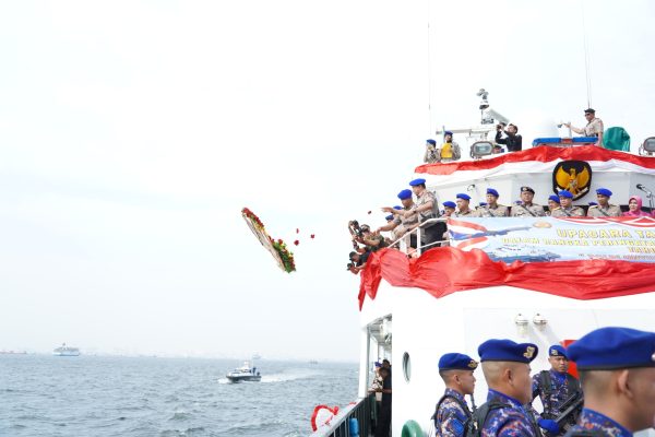 Tabur Bunga di Laut, Mengenang Jasa Pahlawan dalam Rangka HUT Bhayangkara ke-79