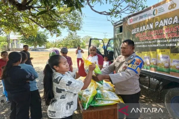 Polairud Polda NTT jual dua ton beras melalui gerakan pangan murah