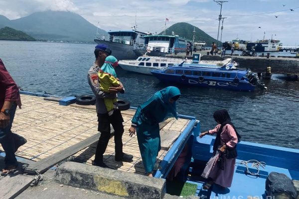 Polairud Polda Malut Gelar Patroli di Dermaga Bastiong