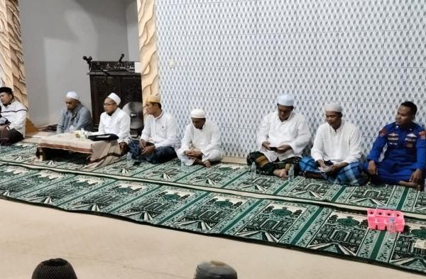Dekatkan Diri dengan Warga Pesisir, Polairud PPU Gelar Pengajian di Babulu Laut   Artikel ini telah tayang di TribunKaltim.co dengan judul Dekatkan Diri dengan Warga Pesisir, Polairud PPU Gelar Pengajian di Babulu Laut, https://kaltim.tribunnews.com/tribun-etam/1116969/dekatkan-diri-dengan-warga-pesisir-polairud-ppu-gelar-pengajian-di-babulu-laut. Penulis: Dwi Ardianto | Editor: Miftah Aulia Anggraini