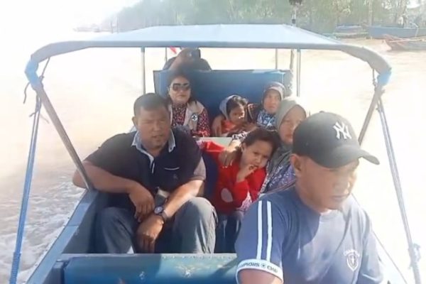 Ambulance Apung Polairud Polda Sumsel Evakuasi Dua Bocah Upang ke Palembang