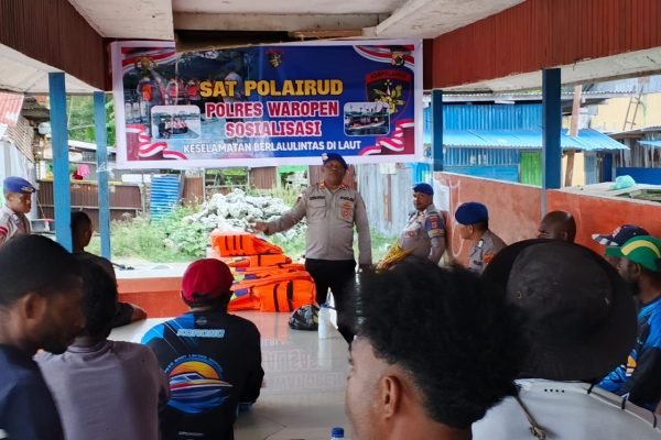 Jaga Keselamatan Saat Di Laut, Satuan Polairud Polres Waropen Gelar Sosialisasi Kepada Nelayan Dan Motorace Speed Boat