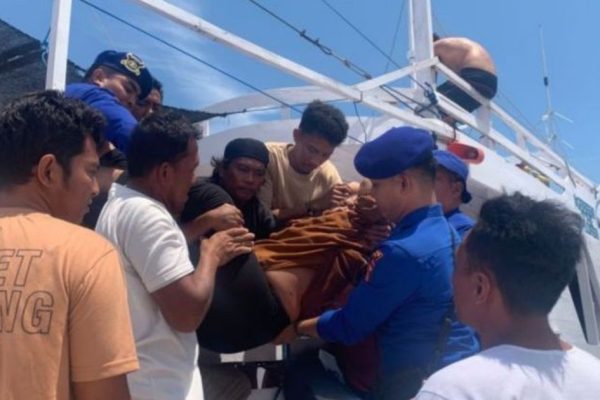 Aksi Sigap Sat Polairud Polres Dompu Selamatkan Ibu Hamil Saat Berlayar di Perairan Calabai
