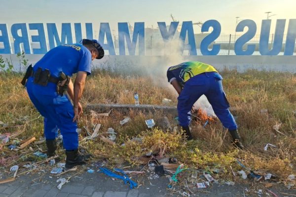 Sat Polairud Polres Sikka Polda NTT Laksanakan Berja Bakti, Bersih Laut dan Pantai di Maumere Dalam Rangka Hari Perhubungan Nasional 2025