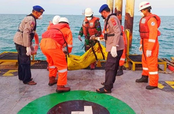 Jasad Pria Ditemukan Mengambang di Laut Lepas Perairan Karawang