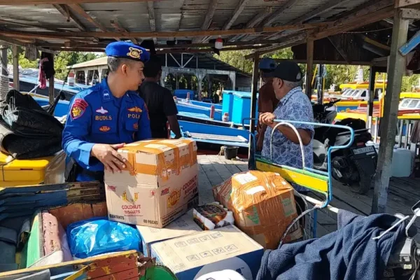 Satpolairud Polres Aceh Barat Bantu Nelayan Pesisir, Polisi Hadir Menolong Masyarakat