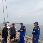 KP. SBU-017 Laksanakan Giat Patroli Rutin dan Bantu Evakuasi excavator long arm tersangkut di Perairan Teluk Jakarta