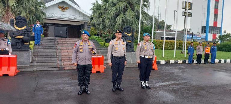 Direktur Kepolisian Udara melaksanakan tugas pengawalan udara terhadap Kapolri dalam rangka kegiatan di wilayah Kota Solo